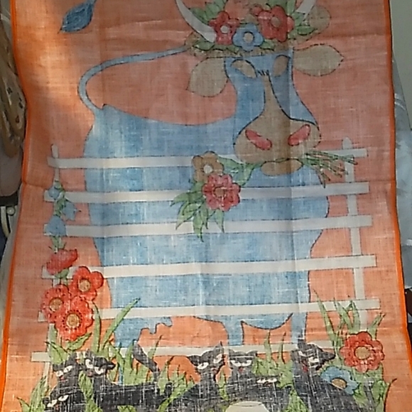 VINTAGE HANDPRINTED LINEN- DESIGNED BY: CHRIS BASH - Picture 6 of 8